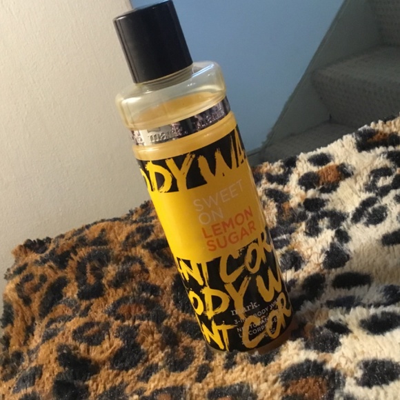 Sweet on Lemon Sugar body wash by Mark. - Picture 2 of 2